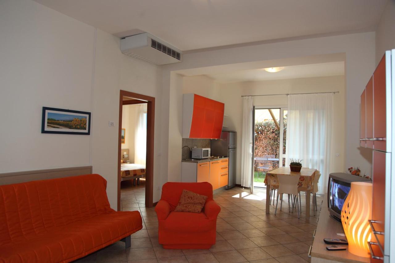 Aparthotel Gioia Каорле Екстериор снимка