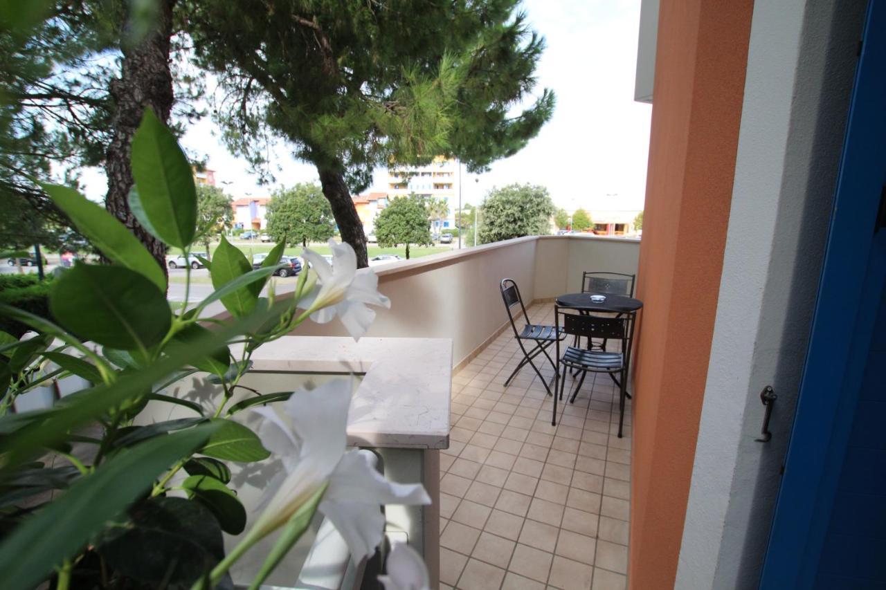 Aparthotel Gioia Каорле Екстериор снимка