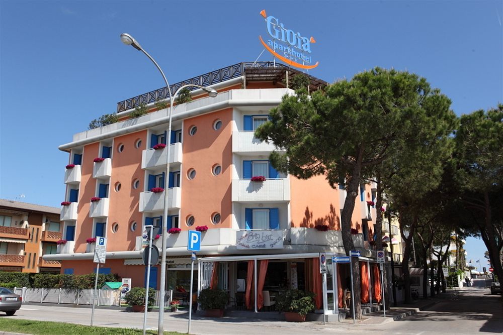 Aparthotel Gioia Каорле Екстериор снимка