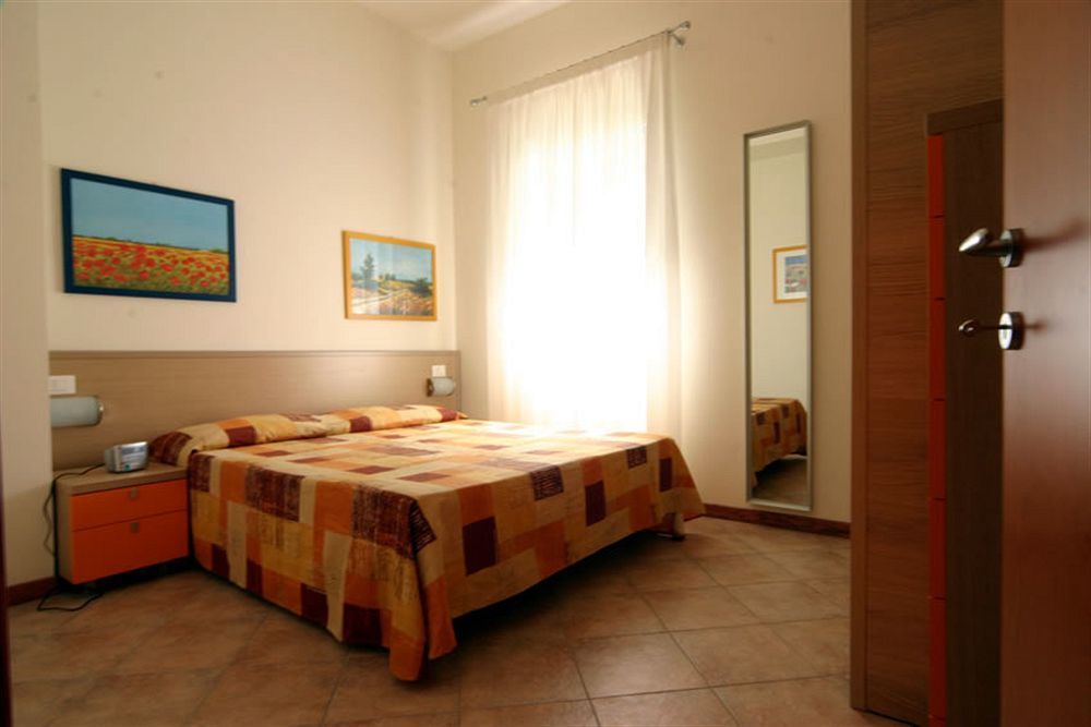 Aparthotel Gioia Каорле Екстериор снимка