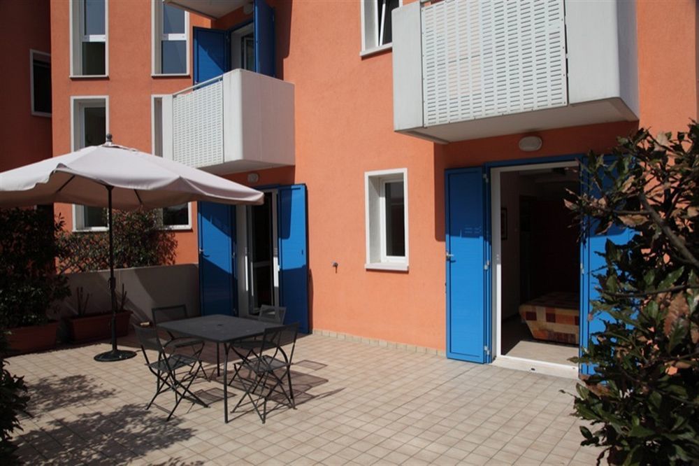 Aparthotel Gioia Каорле Екстериор снимка